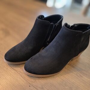 Amazon Essentials Classic Black Ankle Boots